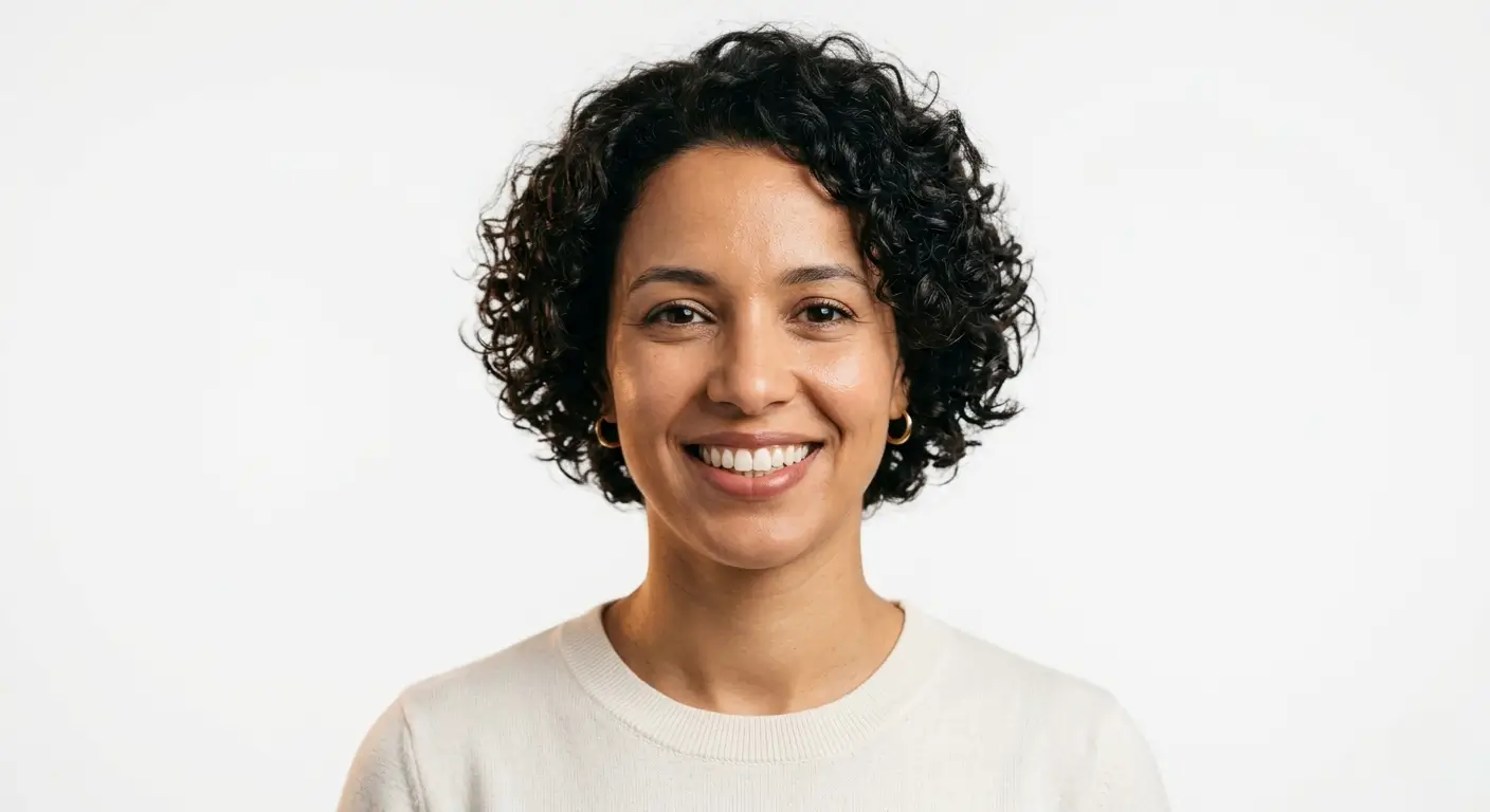 Patiente souriante au Cabinet Dentaire Dr. Kenza Ouazzani Touhami, Casablanca